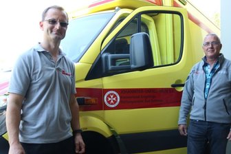 Führungswechsel in der Rettungswache - Tony Opitz (links) übernimmt die Leitung der Rettungswache der Johanniter von Reinhard Orzel.