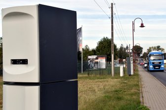 Füllen Blitzer im Landkreis nur die Kassen oder sinkt die Unfallzahl auf der B 169? - Diese stationäre Blitzanlage befindet sich im Hainichener Ortsteil Schlegel.