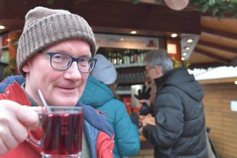 Fünf alkoholfreie Punschvarianten auf dem Freiberger Christmarkt: Die „Freie Presse“ macht den Test - „Freie Presse“-Redakteur Steffen Jankowski war als Punschtester auf dem Freiberger Christmarkt unterwegs. Im Fokus haben dabei fruchtige Heißgetränke ohne Alkohol gestanden