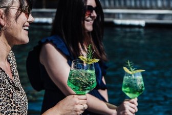 Fünf coole Drinks, die für Erfrischung sorgen - Grüner Frühsommer im Weinglas: Dieser Cocktail nennt sich Chilla Bitter Sprizz, bestehend aus Chilla Bitter, Prosecco und einem Spritzer Soda.