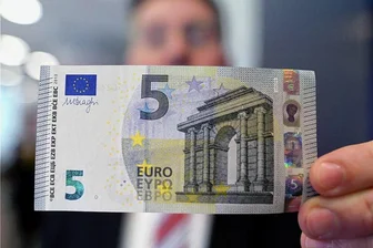 Fünf-Euro-Scheine per Brief: Leibniz-Institut wirbt im Vogtland mit Bargeld für Teilnahme an Umfrage - Finanzieller Anreiz für die Teilnahme an einer Umfrage: Für die Verbraucherzentrale in Plauen ist dieser Vorgang ein Novum.