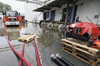 Fünf Jahre nach der Flut: "Das Risiko bleibt" - "Der Feuerwehr bin ich so dankbar", sagt Petra Gerber. Die Kräfte der Berufsfeuerwehr pumpten während des Hochwassers 2018 rund um die Uhr das Wasser von der Mühle in Straßberg weg. 