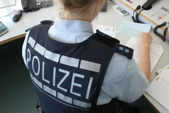 Fünf Meter langer Schriftzug an Hauswand in Plauen geschmiert - Die Polizei hofft auf Zeugenhinweise zu einer Schmiererei in Plauen.