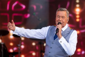 Fünf plus 1 Hits von Roland Kaiser ohne Liebe - und ihre Chancen bei Kaisermania - Roland Kaiser uns sein Team stehen in den Startlöchern für vier Kaisermania-Abende am Dresdner Elbufer. Was genau er singt, ist noch geheim.