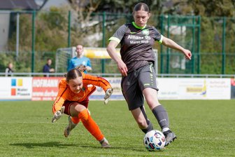 Fünf Punkte Vorsprung und noch sechs Spiele – reicht das den Fußball-Mädels aus dem Vogtland zum Titel? - Die beste Chance für die Vogtländerinnen: Rahel Roth (rechts) hat bereits CFC-Torhüterin Anny Kaden umspielt, verfehlt aber den Kasten.