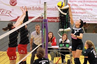 Fünf-Satz-Krimi ohne Happy End - Die Fortschritt-Volleyballerinnen mit Franziska Schubert (am Ball) lieferten sich zum Jahresauftakt ein packendes Duell mit Engelsdorf. Nach 0:2-Rückstand konnten die Gastgeberinnen einen Punkt retten. 