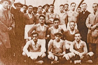 Fünf Stolpersteine in Zwickau erhalten ein Gesicht - Das Foto aus dem Privatbesitz von Bernardo Grosser zeigt den Fußballverein Hatikwah Zwickau. Mit diesem Bild begannen für den Verein Zwickauer Fußballgeschichten die Recherchen zu jüdischen Vereinen vor rund 100 Jahren.
