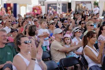 Fünf Tage Fabulix: Wenn wundersame Dinge passieren, dann ist im Erzgebirge Märchenfilmfestival - Unzählige begeisterte Besucherinnen und Besucher und noch viel mehr glänzende Kinderaugen – das war das dritte Internationale Märchenfilmfestival Fabulix, das am Sonntagabend in Annaberg-Buchholz zu Ende gegangen ist.