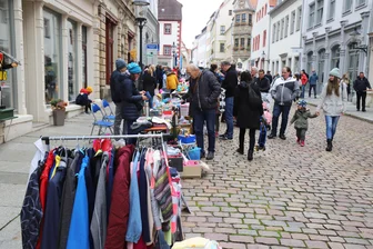 Fünf Tipps für das Freiberger Herbstfest am Sonntag - Der Kinder-Koffer-Flohmarkt war bereits 2024 ein Magnet des Herbstfestes.