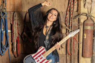 Fünf Tipps für ein musikalisches Wochenende in Mittelsachsen - In Amerika gilt sie als nächste Shania Twain: Jessica Lynn ist in Freiberg zu Gast.
