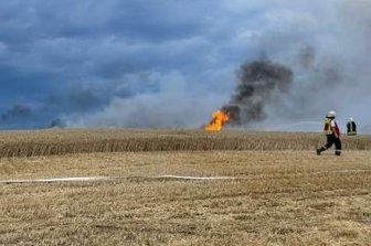 Fünf verletzte Feuerwehrleute bei Brand - Nach vier Stunden Kampf gegen die Flammen war die Lage unter Kon-trolle.