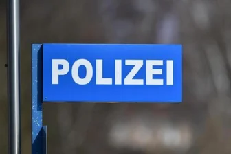 Fünfjähriger mit Hund allein in Lichtenstein unterwegs - Polizisten haben einen 5-Jährigen, der am Donnerstagvormittag allein mit einem Hund in Lichtenstein unterwegs war, wohlbehalten zu seiner Mutter gebracht.