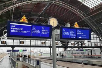 Für 50 Millionen Euro: Erzgebirger machen Deutschlands Bahnhöfe fit - Leipziger Hauptbahnhof: Die GAD aus Thalheim hat diesen Bahnhof im Zuge einer millionenschweren Auftragserteilung durch die Deutsche Bahn bereits komplett mit Lautsprechern, Anzeigetafeln und Masten ausgestattet - inklusive der Verkabelung.