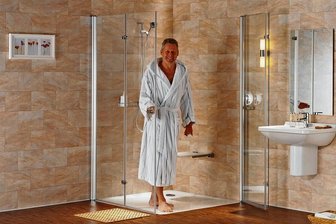 Für Barrierefreiheit gibt es Zuschüsse - Sieht schick aus, ist altersgerecht und wird oft sogar gefördert: ein barrierefreies Bad.