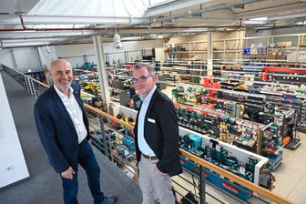 Für Bau-Profis und Private: Baustoffhändler Raab Karcher eröffnet neue Filiale - Eröffneten neu: Niederlassungsleiter Heiko Findling (r.) und Regionalleiter Mario Gerstner.