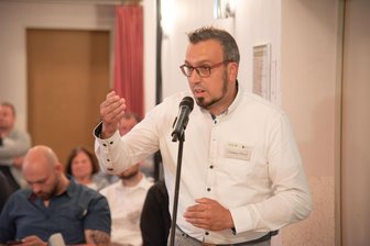 Für Bauprojekte: Gemeinde im Vogtland plant 750.000 Euro neue Schulden - Bösenbrunns Bürgermeister Christian Klemet ist mit seinem Haushalt zufrieden.