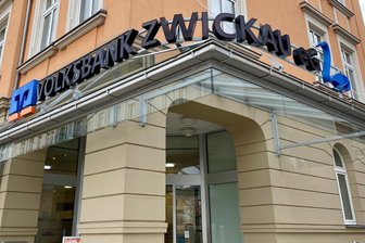 Für Champagner und einen Lamborghini: Zwickauer Bankberater prellt Anleger um fast 900.000 Euro - Schauplatz eines Kriminalfalls: Ein Mitarbeiter der Zwickauer Volksbank hatte Kundengelder abgezweigt und in die eigene Tasche gesteckt.