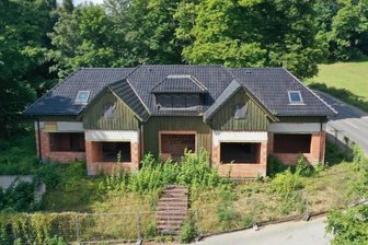 Für die Bauruine am Waldpark fehlt die Perspektive - Die seit 2002 verlassene Baustelle am Eingang zum Weißenborner Wald wartet weiter auf eine sinnvolle Vollendung oder Nutzung. 