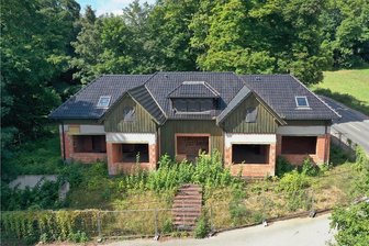 Für die Bauruine am Weißenborner Waldpark fehlt die Perspektive - Die seit 2002 verlassene Baustelle am Eingang zum Weißenborner Wald wartet weiter auf eine sinnvolle Vollendung oder Nutzung. 