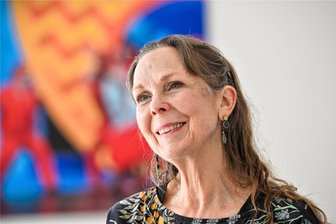 Für die Familie und den Tanz: Amerikanerin zieht nach Chemnitz - Terry Pedersen Pfeiffer hat langjährige Erfahrung als Tanzpädagogin. Jetzt unterrichtet sie in Chemnitz eine Seniorenklasse.