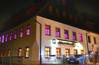 Für die Fischerschänke gibt es einen Neustart - 2020 war sie noch in Betrieb, doch derzeit steht die Gaststätte Fischerschänke in Sachsenburg leer. Nach dem Willen des Pächters soll ab Ostern auf dem Gelände wieder Gastronomie angeboten werden.
