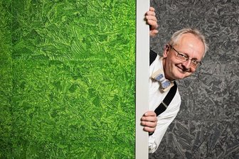 Für die Herstellung von Bioschaumstoff: Ex-Kohlekumpel auf der Suche nach Kohle - Selbst die Fliege ist aus seinem Bioschaumstoff: Bernd Wacker, Gründer der eco-Softfibre GmbH.