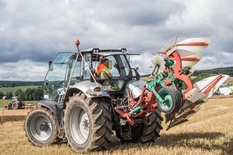 Für die Zeit nach Glyphosat: Gewinnt der Pflug auf den Feldern wieder an Bedeutung? - Aus Dorfchemnitz war Holger Gödel mit am Start.