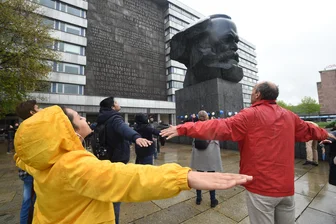 Für eine lebenswerte Zukunft: Unicef-Aktion am Marx-Monument -