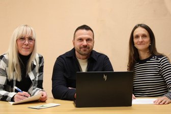 Für eine starke Zukunft: Gahlenz schafft Förderverein zur Stärkung von Kindern, Jugendlichen und Gemeinschaft - Rosalia Enger (stellvertretende Vorstandsvorsitzende/l.), Martin Pursche (Vorstandsvorsitzender)und Fanny Ender (Schatzmeisterin) vom neu gegründeten Gahlenzer Verein.