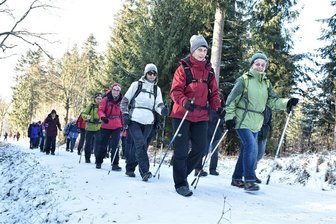 Für Familien, Frühaufsteher und Gipfelstürmer: Sieben Tipps zum Winterwandern im Vogtland - Auf schneebedeckten Wegen durchs Vogtland - das werden die 2. Vogtländischen Winterwandertage ab Mittwoch nicht bieten können. Aber neun Touren und noch mehr individuelle Möglichkeiten allemal.