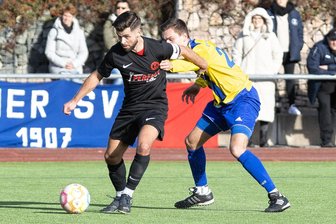 Für Fußballspiel des VfB Annaberg gibt es eine klare Prognose: Es wird ein erneutes Schützenfest - Hatten die Meeraner zuletzt beim 6:2 meist im Griff: Die Spieler des VfB Annaberg um Danny Nixdorf, der in dieser Szene Kevin Richter am Fortkommen hindert.