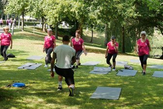 Für Jung und Alt: Kreissportbund Erzgebirge bietet eine große Bühne - Im Kurpark Warmbad gab es für die Teilnehmer des Gesundheitssportfestes viele interessante Übungen.