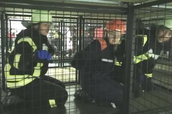 Für Leistung, Disziplin und Teamgeist: Feuerwehr-Nachwuchs trainiert in besonderer Schule - Neben der Ausbildung nicht minder spannend für den Feuerwehr-Nachwuchs aus dem Erzgebirge: die Stippvisite in der Landesfeuerwehrschule, zu der unter anderem eine Atemschutzübungsanlage gehört. 