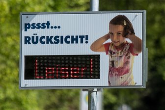Für Lengenfelder Lärm-Hotspots: Aktionsplan ohne Aktionen - Langsamer und damit leiser fahren. Solche Lärmdisplays wären auch in Lengenfelder Lärm-Hotspots angebracht.