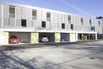 Für mehr als 300.000 Euro: Photovoltaik-Anlage entsteht auf Parkhaus des Plauener Landratsamtes - Das Landratsamt-Parkhaus in Plauen im Jahr der Eröffnung - 2016.