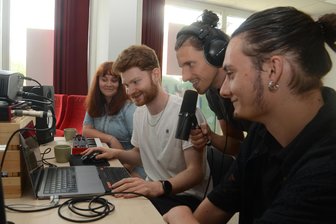 Für mehr Freizeitangebote für Jugendliche im Göltzschtal: Auerbach und Co. hoffen auf 1,5 Millionen Euro - Beim Workshop "Göltzschtal Beats" haben Jugendliche im Sommer 2024 einen Song produziert. Finanziert werden diese und andere Angebote vom Bund. Das soll auch weiterhin so bleiben.