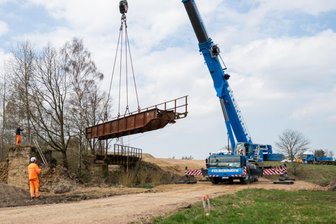 Für Millionen-Projekt: Alte Kleinbahnbrücken bei Oberbobritzsch demontiert - 
