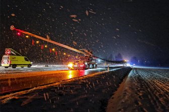 Für Mittelsachsens höchstes Windrad: Spektakulärer Transport in der Nacht - Spektakuläre Aufnahmen hat Sandro Vogel vom Transport der Rotorblätter in der Nacht zu Donnerstag gemacht.