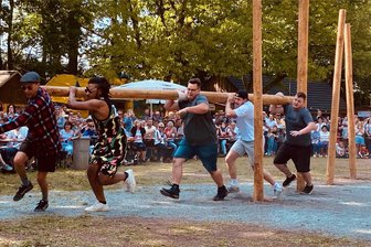 Für Muskelmänner, Vogelfreunde, Kunstliebhaber und Co: Was am Pfingstwochenende im Raum Stollberg los ist - Schottenröcke, Muskelkraft, Wendigkeit: Zum Dorffest in Erlbach-Kirchberg werden wieder die Highland Games stattfinden, hier ein Bild aus dem Vorjahr.