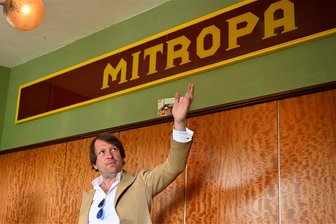 Für Ortsbelebung und Wanderwege: 41 Vogtland-Projekte erhalten Geld - Im Mai wurde der Mitropa-Raum in Gunzen eingeweiht. Nun gibt es Geld für Christoph Kopp und seine Mitstreiter.