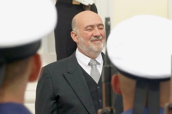 Für Ron Prosor erfüllt sich ein Traum - Der neue israelische Botschafter in Deutschland, Ron Prosor, steht im Anschluss an seine Akkreditierung im Schloss Bellevue.