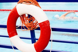 Für schwimmfreudige Chemnitzer: Diese Hallenbäder haben übers lange Wochenende geöffnet - Wer will, kann am Wochenende im Hallenbad schwimmen gehen.