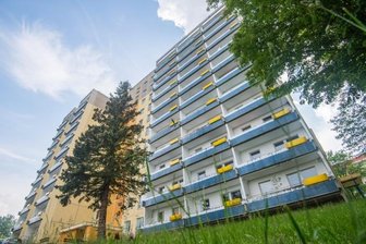 Für sechs Millionen Euro: Höchstes Haus in Thalheim wird modernisiert - Die Sanierung ist überfällig, das Bild ist von 2020. 