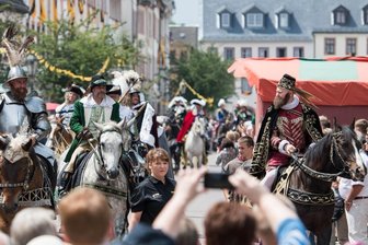 Fürstentag: Ein Fest für 10.000 Besucher - Der Lebendige Fürstenzug von Rochlitz nach Seelitz war der Publikumsmagnet zum Fürstentag vor vier Jahren. Er wird am 19. Juni gegen 13 Uhr auf dem Marktplatz eintreffen. 