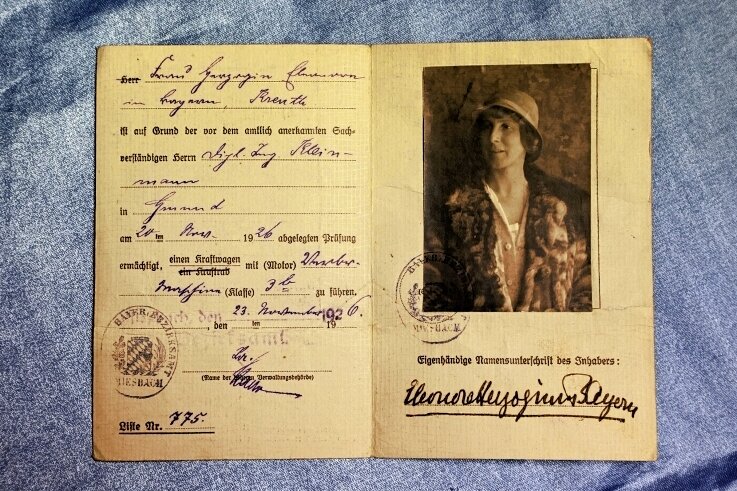 Fürstin hatte sogar einen Führerschein - Noch gut erhalten ist der Führerschein der Fürstin aus dem Jahr 1926.