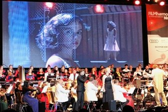 Fulminante Rückkehr der Filmmusiken - Aron Pinter und Laura Jacobi interpretierten "Time of My Life" als letzten Song des offiziellen "Filmharmonic Night"-Programms. 