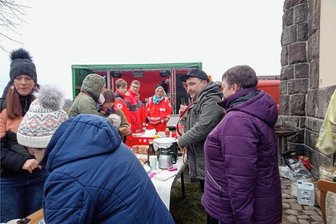 Funkclub Geringswalde verbucht Saisonstart als Erfolg - Die Stände am Fuß des Aussichtsturmes waren trotz widriger Witterungsbedingungen gut besucht. 