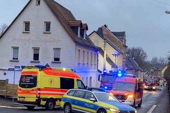 Funken lösen Großeinsatz aus - Die Talstraße war aufgrund des Einsatzes voll gesperrt.