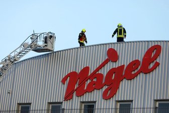 Funkenflug löst Feuer bei Glauchauer Firma aus - In einer Reparaturwerkstatt der Firma Baumaschinen Nagel an der Dieselstraße in Glauchau hat am Mittwochmorgen Funkenflug einen Brand ausgelöst.
