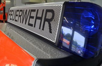 Fußabtreter angezündet - Polizei stellt Tatverdächtigen -